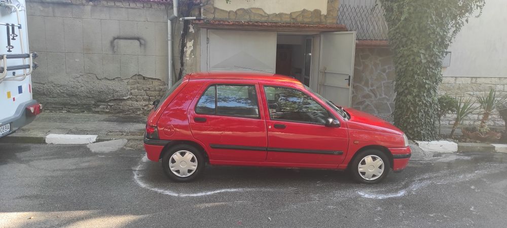 Продавам Рено Клио