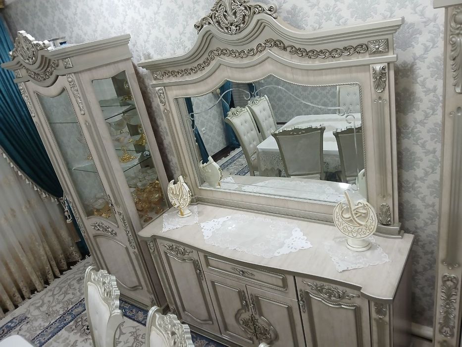 Два пенала шкафа и комод