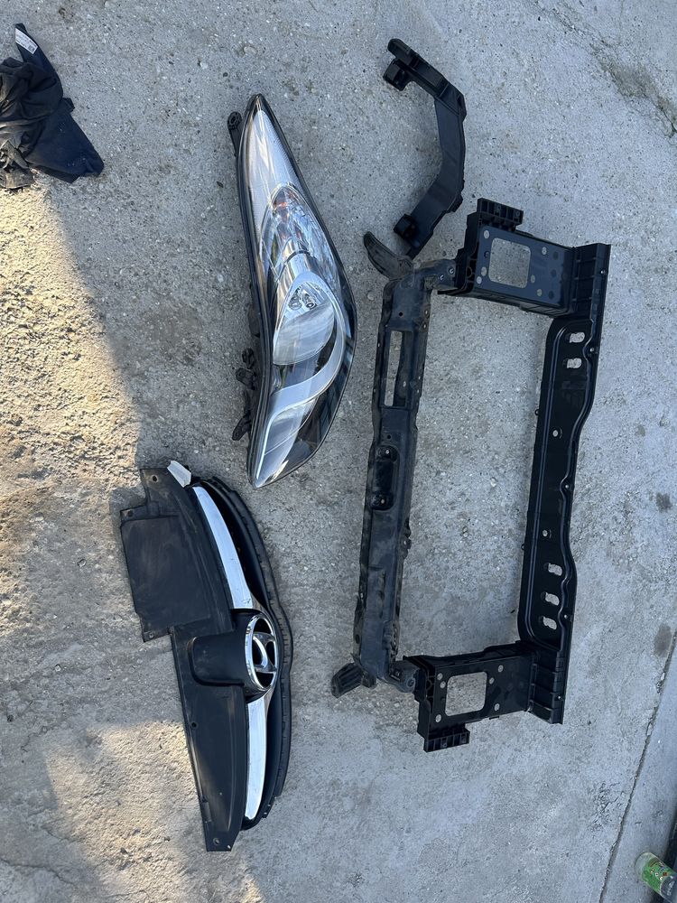 Far stânga.tragher.grilă radiator hyundai elantra.