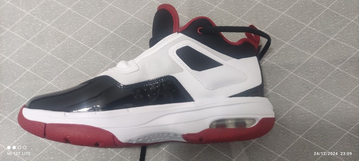 JORDAN Обувки Max Aura 6 (GS)
