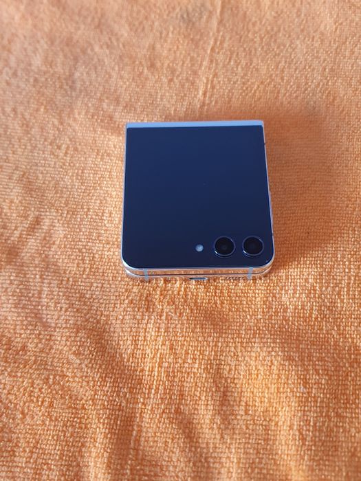 Samsung galaxy z flip 5 impecabil