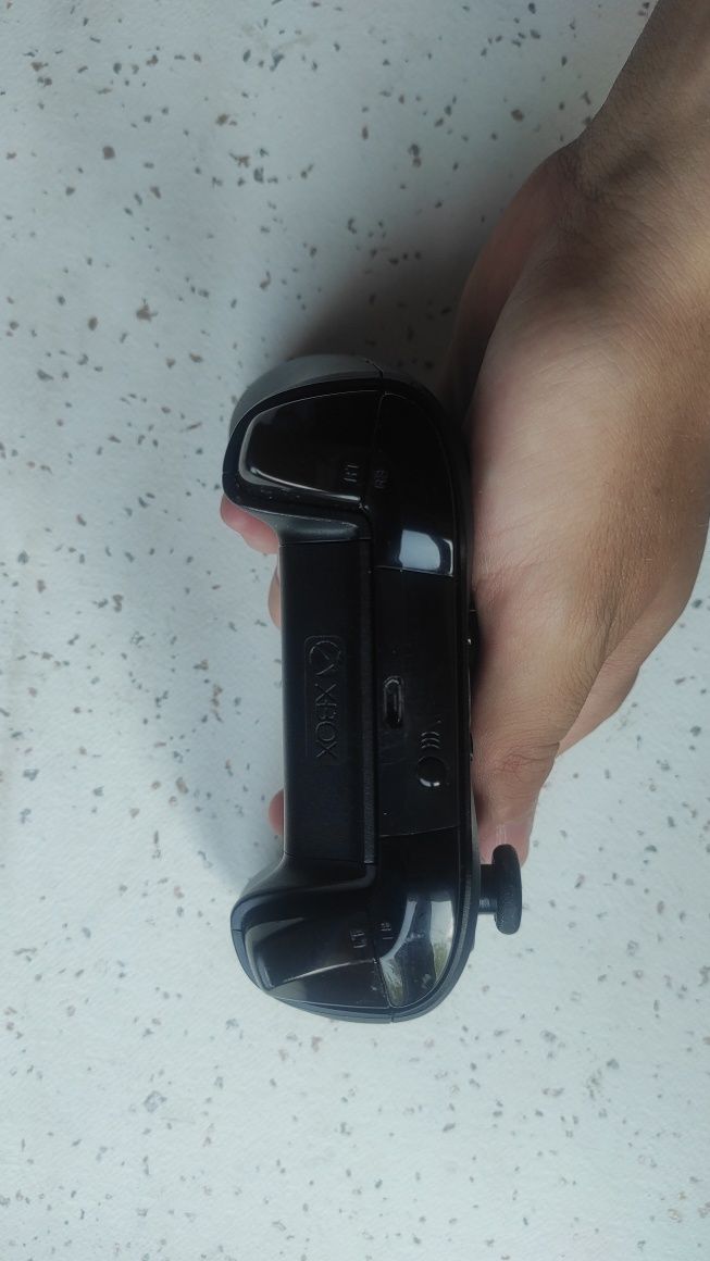 Xbox wireless controller  + оригинален PC adapter