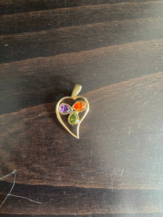 Златен медальон с камъни
Златен медальон с камъни