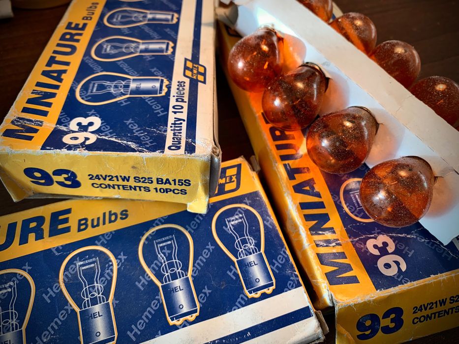 Оранжева крушка за мигач 24V/21W BA15S