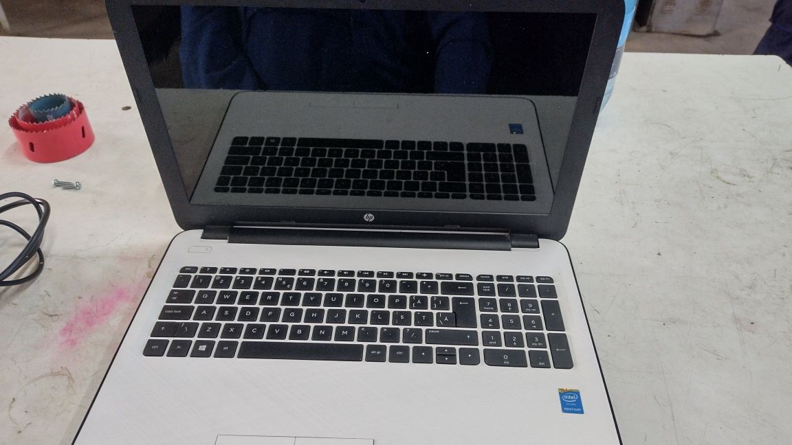Laptop HP (modelul in poza)