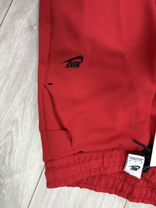 Pantaloni Nike Tech marimea M