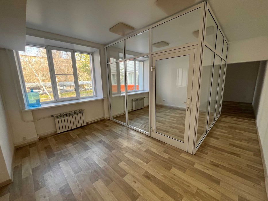 Сдаётся помещение из 3х кабинетов на 1 этаже Делового центра