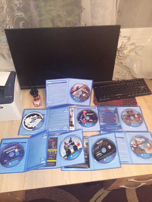 Vând jocuri pentru PlaysStation 4 !