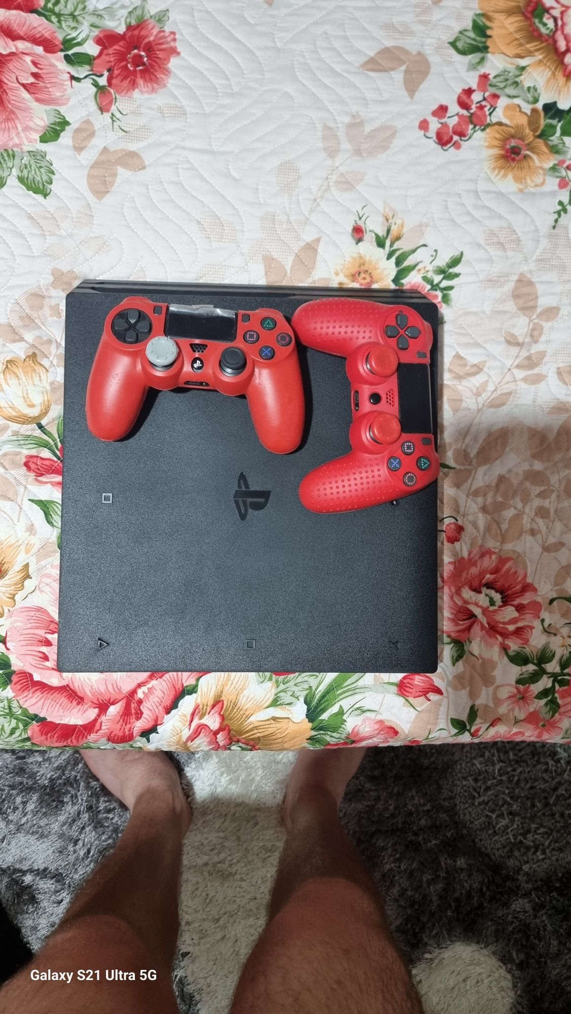 Vând Ps4 Pro 1Tb