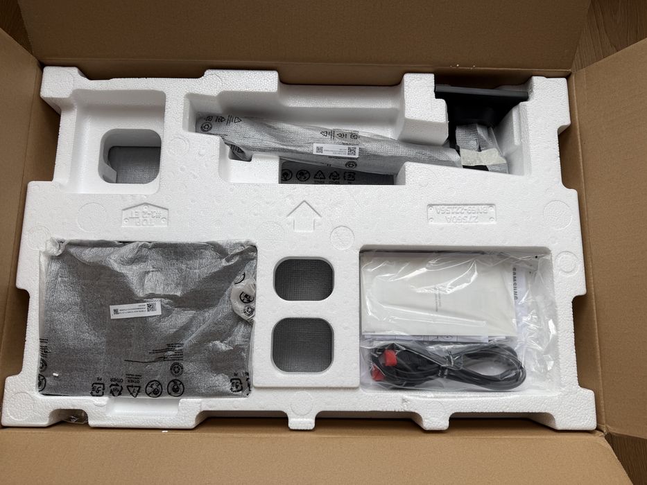 Монитор 4K IPS 27'' Samsung ViewFinityS8 USB-C, LAN, USB3.0 S27B800PXU