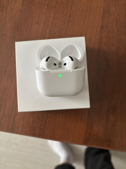 Продам AirPods 4 в идеальном состояние