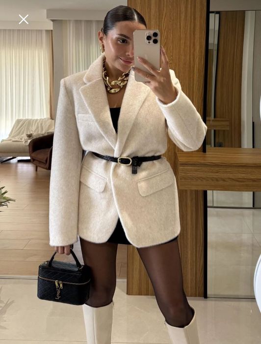 Палто с колан /екрю/