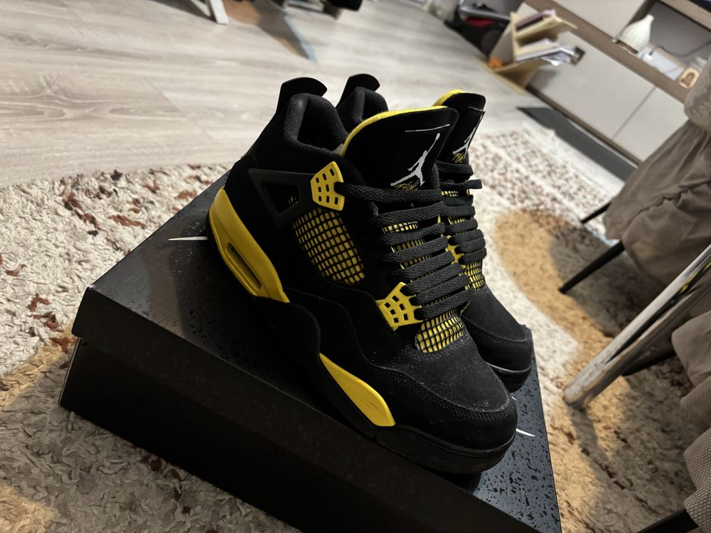 Vand jordan 4 thunder marimea 43