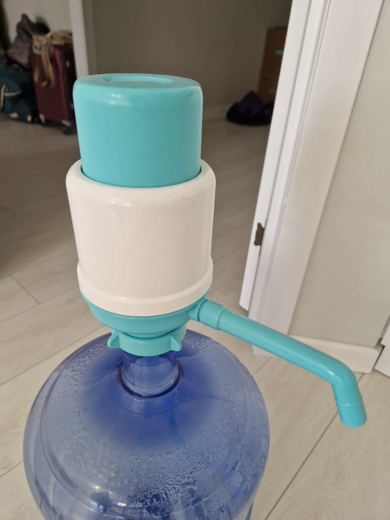 Помпа для воды с бутылем