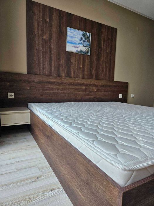 Спалня 180/200, нощни шкафчета, матрак