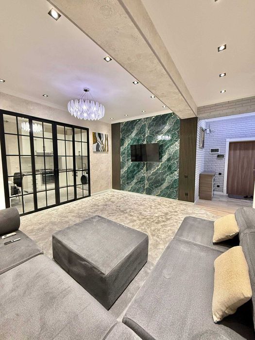 Максим Горький Новостройка 
3/3/4
Площадь: 80 м²