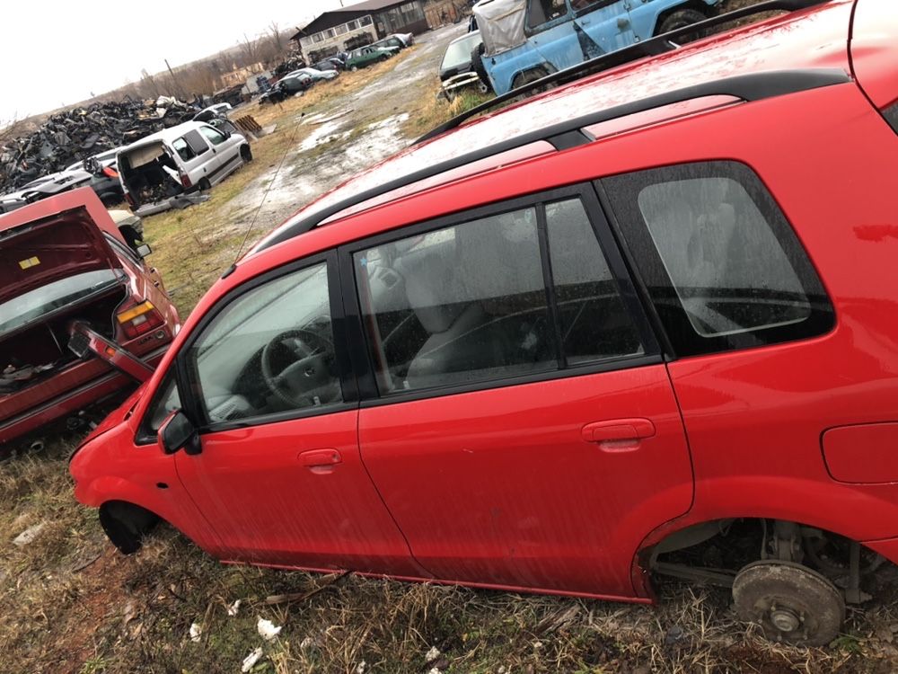 Mazda Premacy 1.8i на части