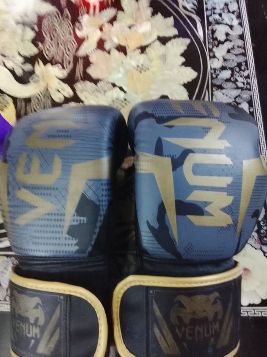Перчатки VENOM 8oz для бокс