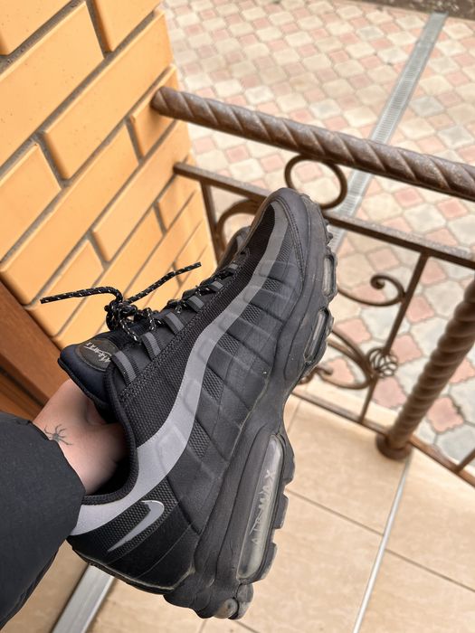 Продам nike air max 95 оригинал.