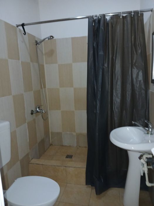 Particular închiriez garsoniera centru