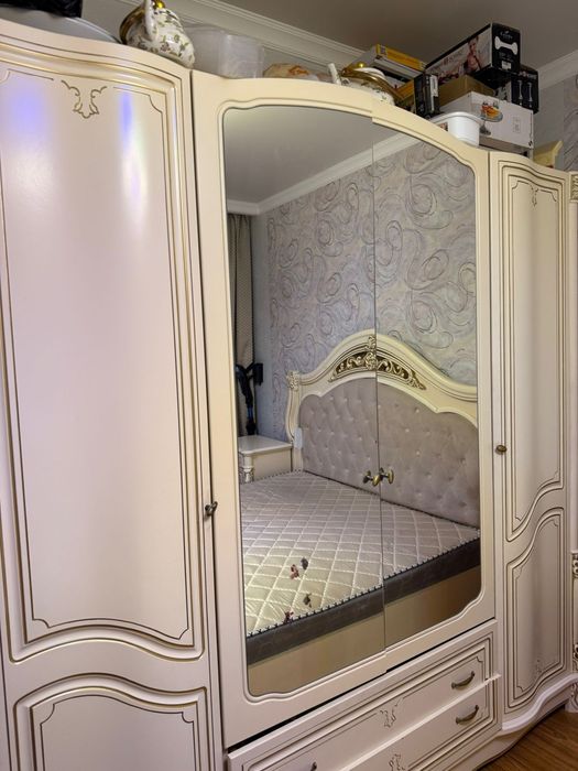 спальный гарнитур  (полный комплект)
Комплектация:
Двуспальная кровать