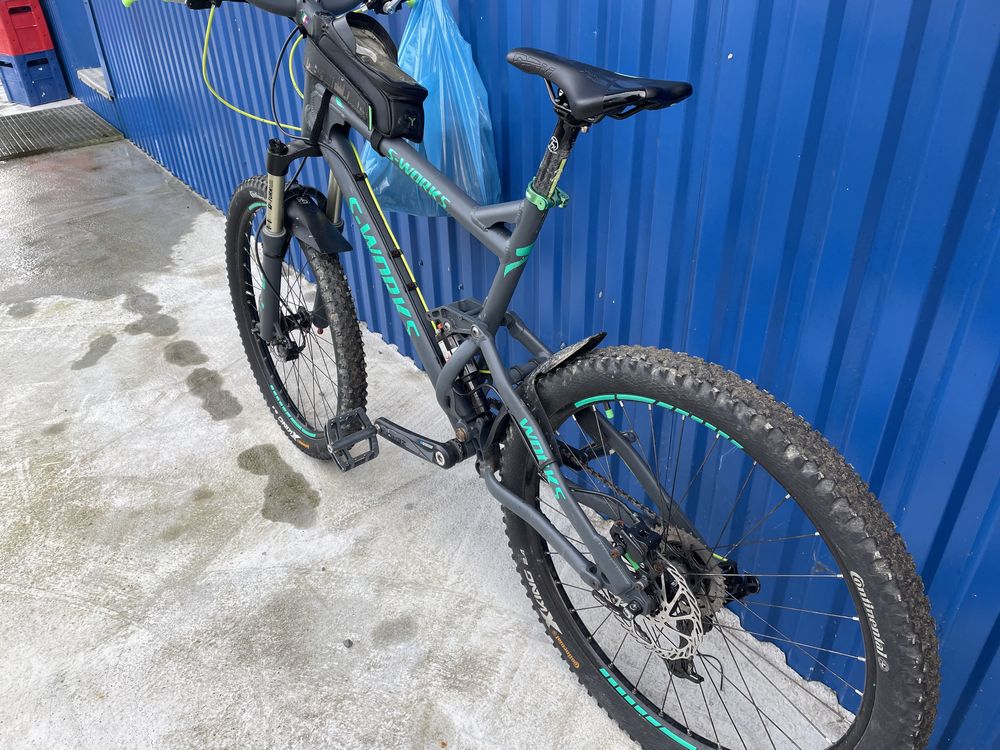 Vând bicicleta enduro