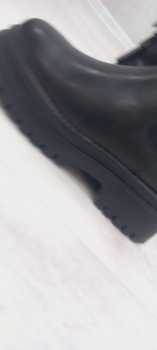 Продам зимнюю обувь