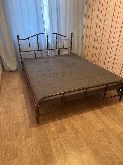 Продам двухспальную кровать