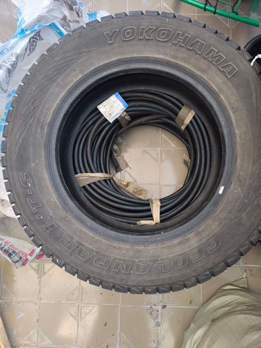 Продам резину Yokohama 235/65 R17