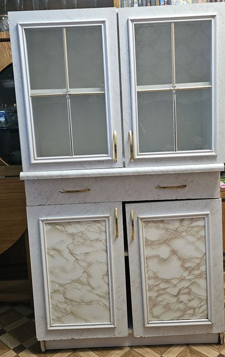 Кухня б/у белая под мрамор