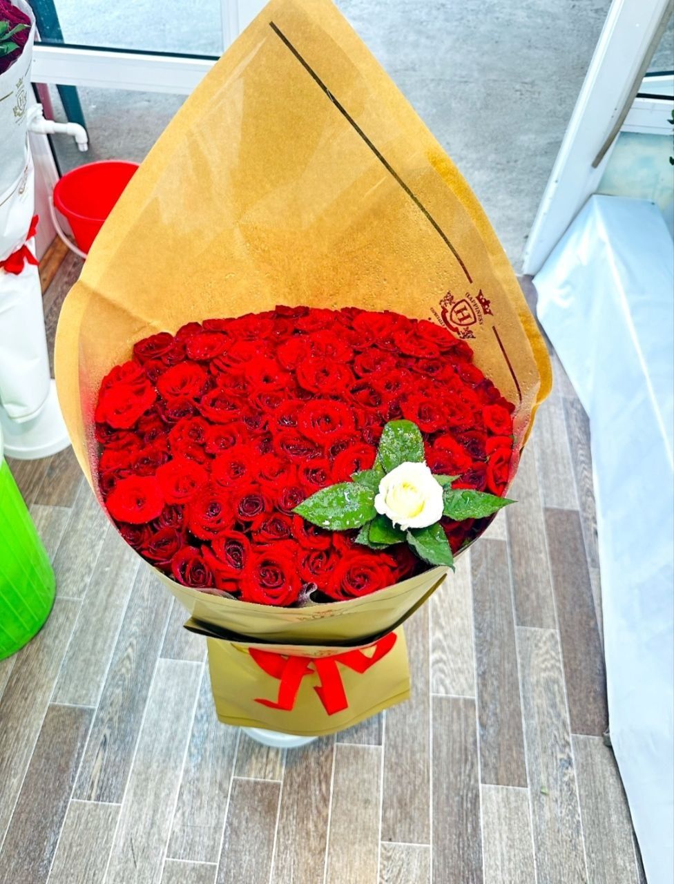 Доставка цветов по Ташкенту. Розы всех сортов.