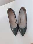 Vând pantofi 35/36 oricare pereche 50 lei