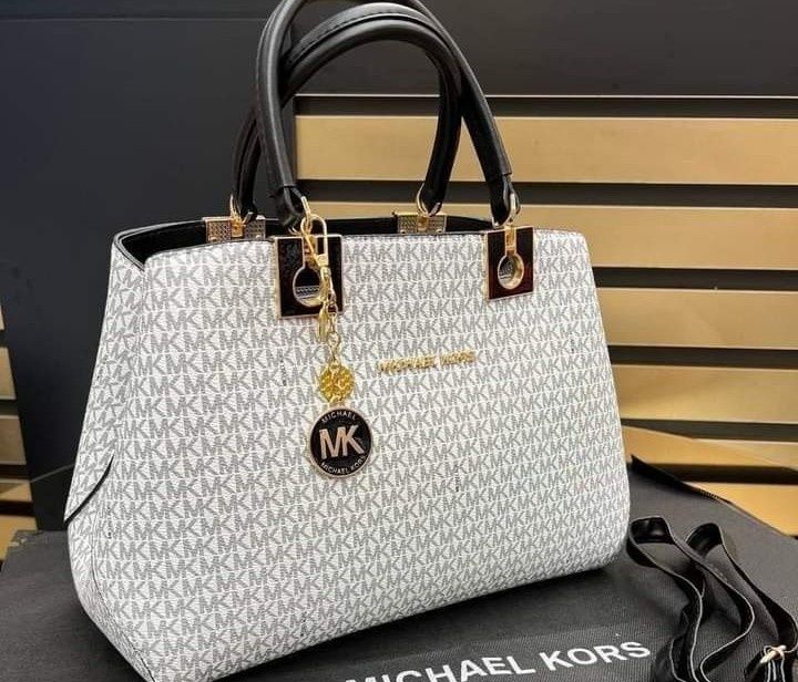 Geanta damă Michael Kors, logo metalic auriu,curea detasabila, saculet