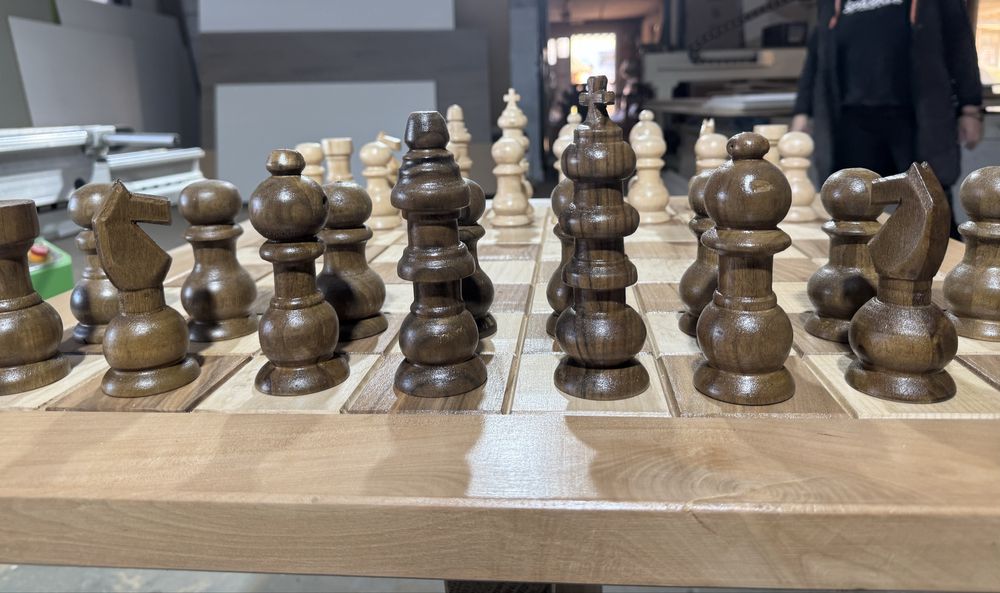Masă de șah din lemn de nuc