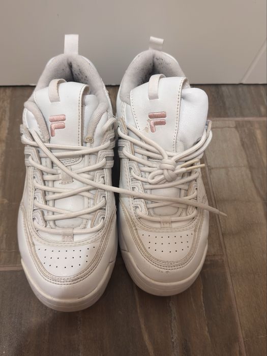 бели маратонки Fila