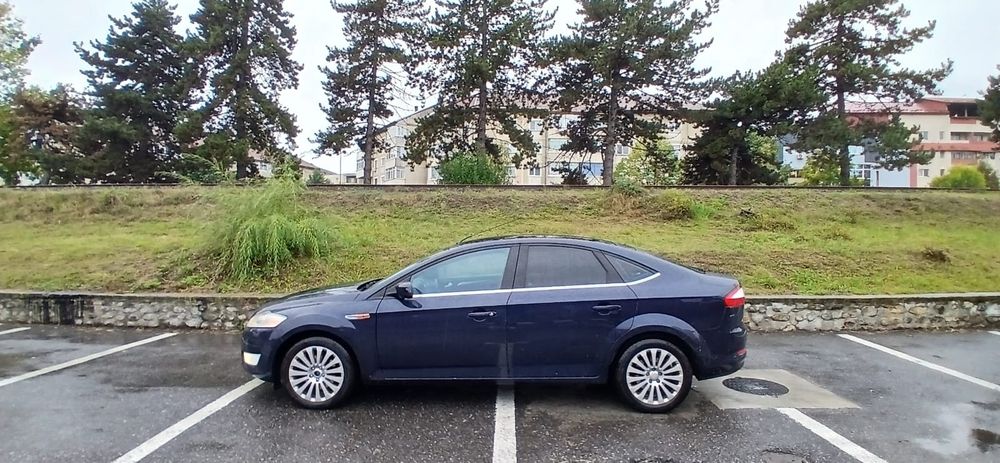 Vând Ford Mondeo