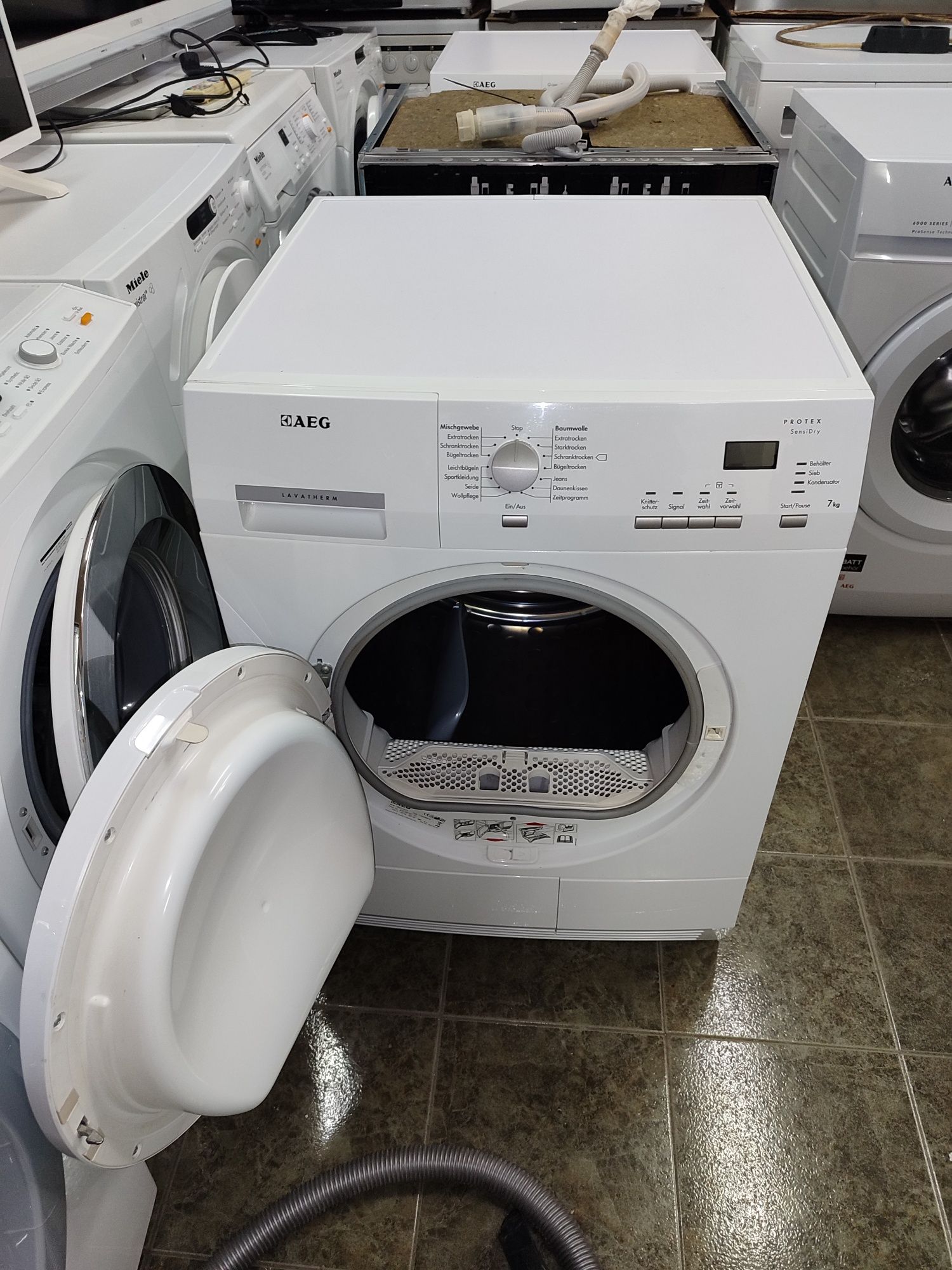 Сушилня AEG T65377AH3 - 7кг. Термопомпа Клас А+