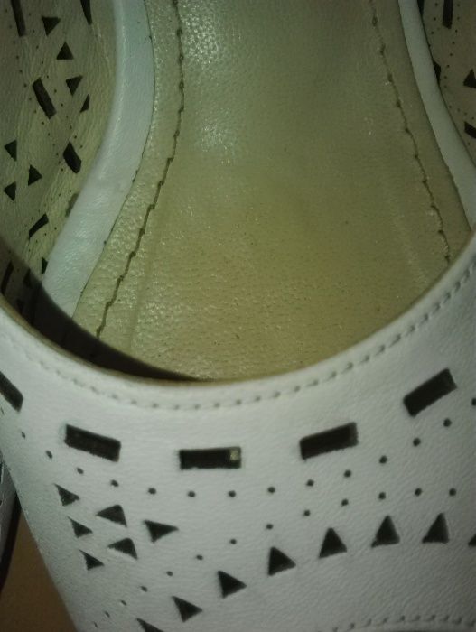 бели летни обувки