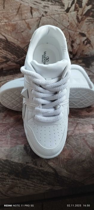 Нови оригинални маратонки Valentino Garavani