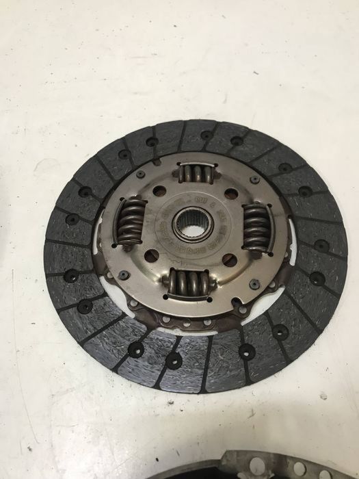 Kit ambreiaj volanta 1.6 5+1 BSE BGU BFQ AVU Golf 5 Jetta Touran A3