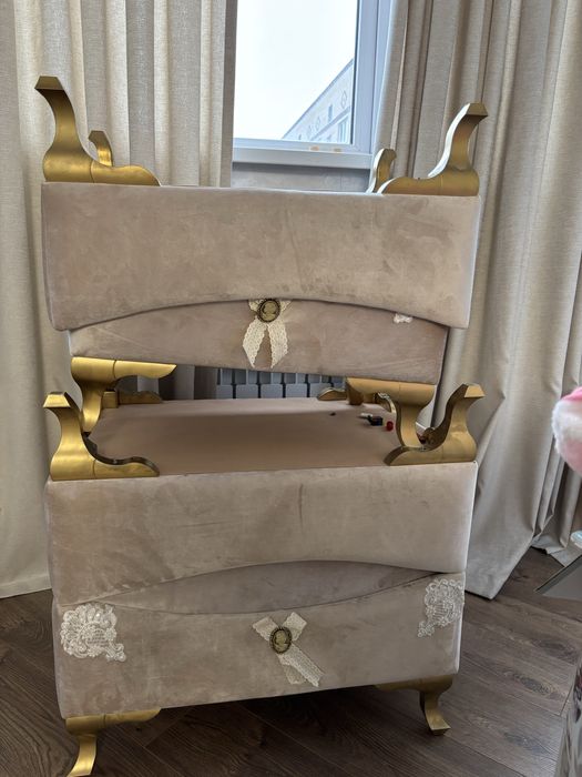 Для приданого сундучки на ножках