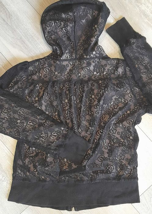 Черно дантелено яке.