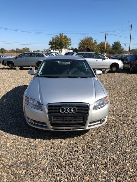 Dezmembrez Audi a4 b7, gri, 1,9tdi tip brb an 2006 volan stanga