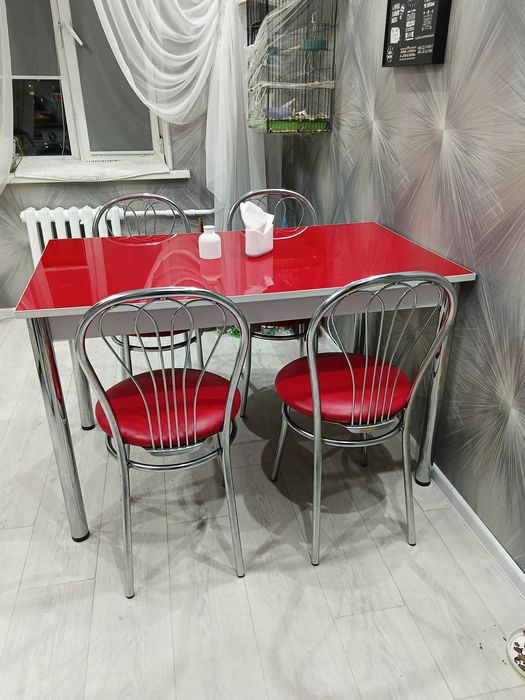 Продается стол со стульями в отличном состоянии