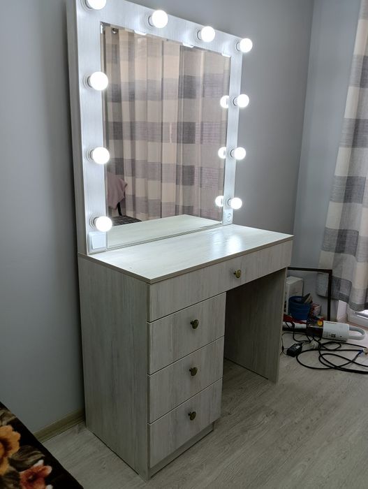 Мебель, гримёрные столики или трюмо с подсветкой