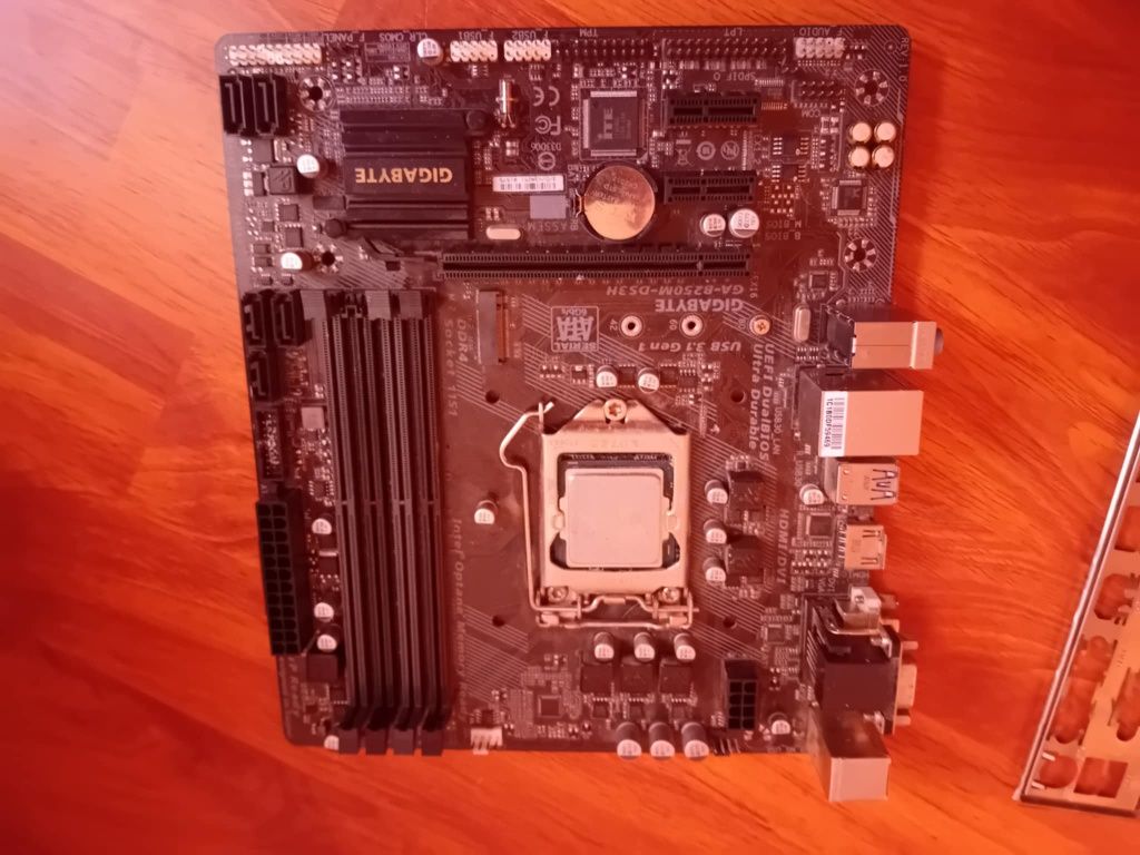 placa de baza gigabyte GA-B250M-DS3H socket lga-1151