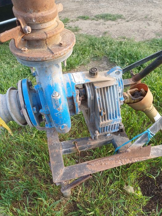 Vand pompa caprarri în stare buna de funcționare!