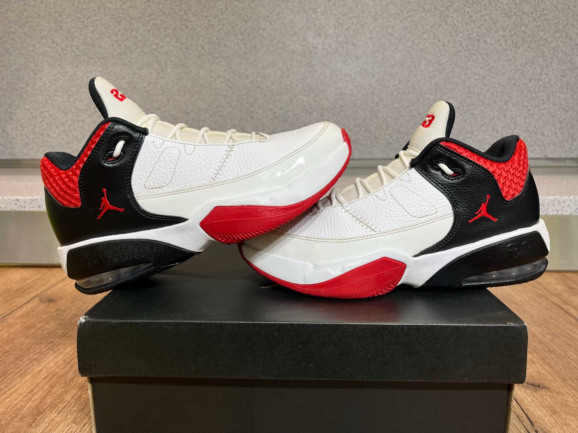 ОРИГИНАЛНИ *** Nike Air Jordan Max Aura 3 Mid Top Black/White/Red