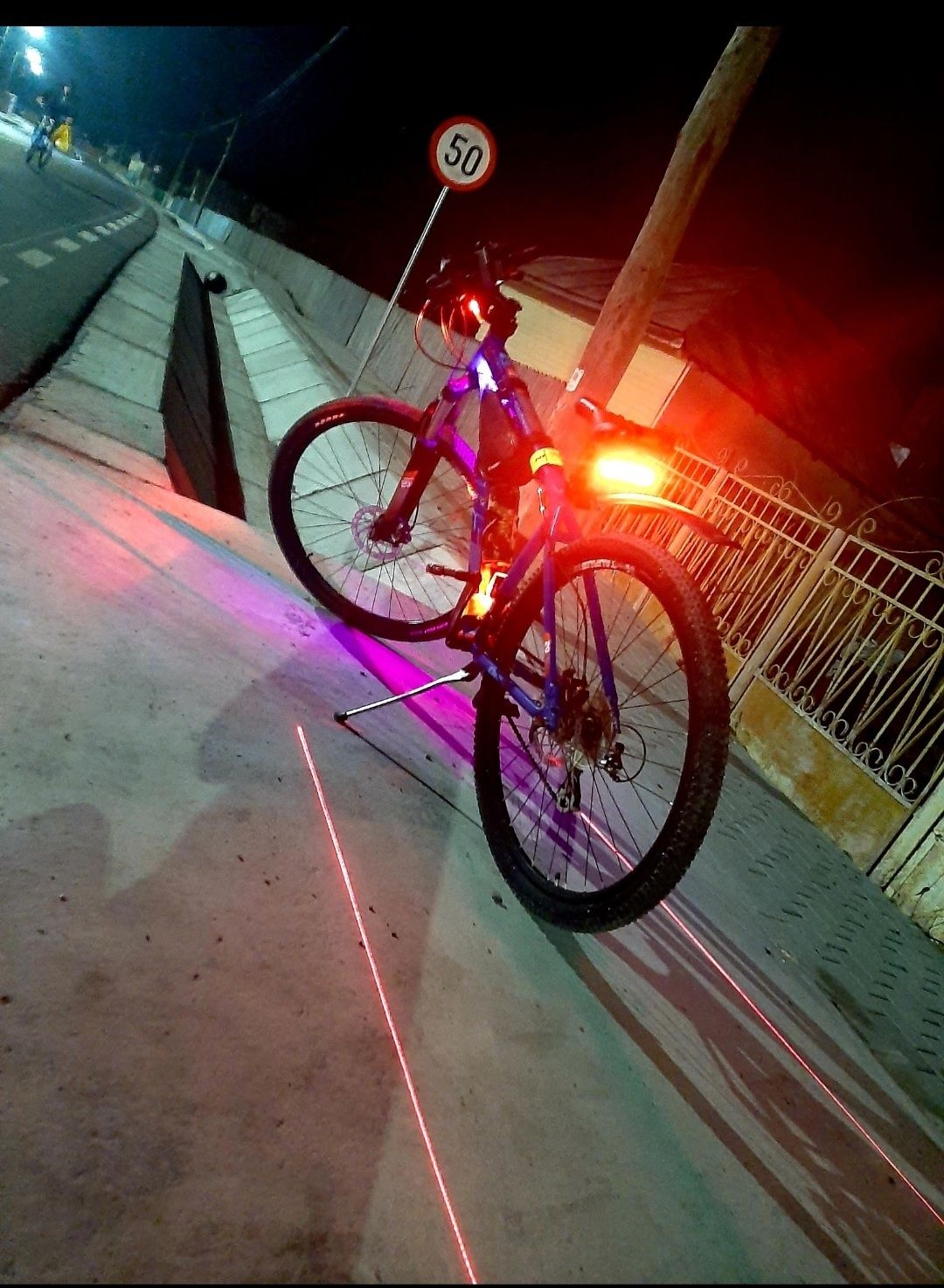 Bicicletã DHS aproape nouã