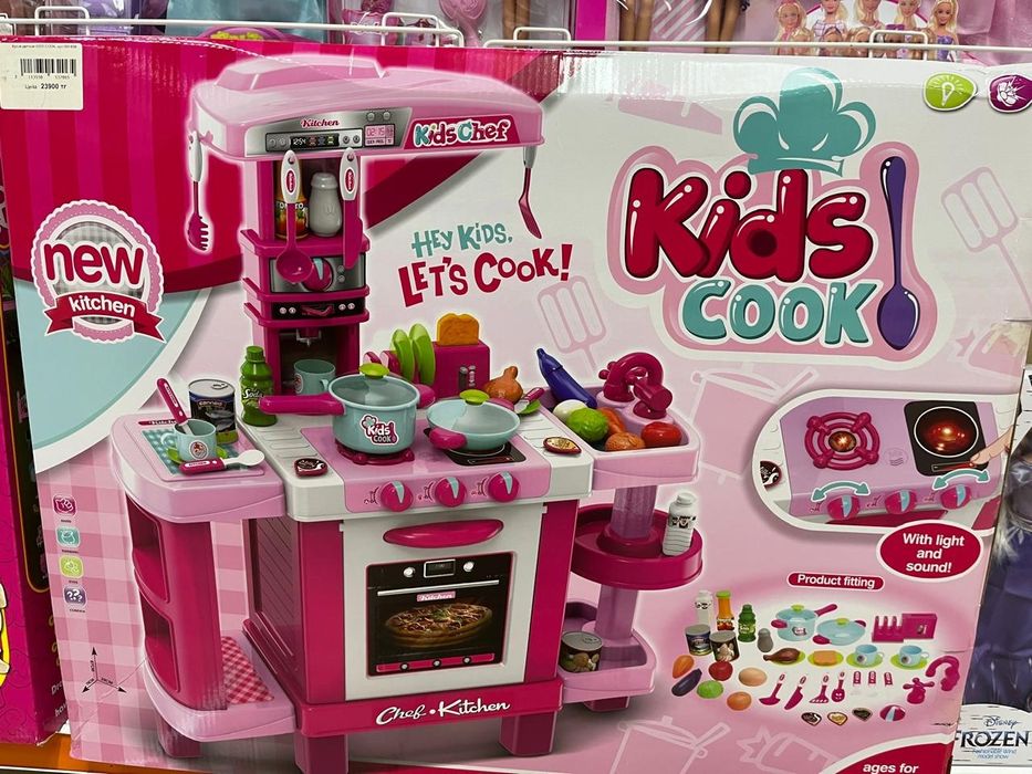 Полный набор игрушек кухня